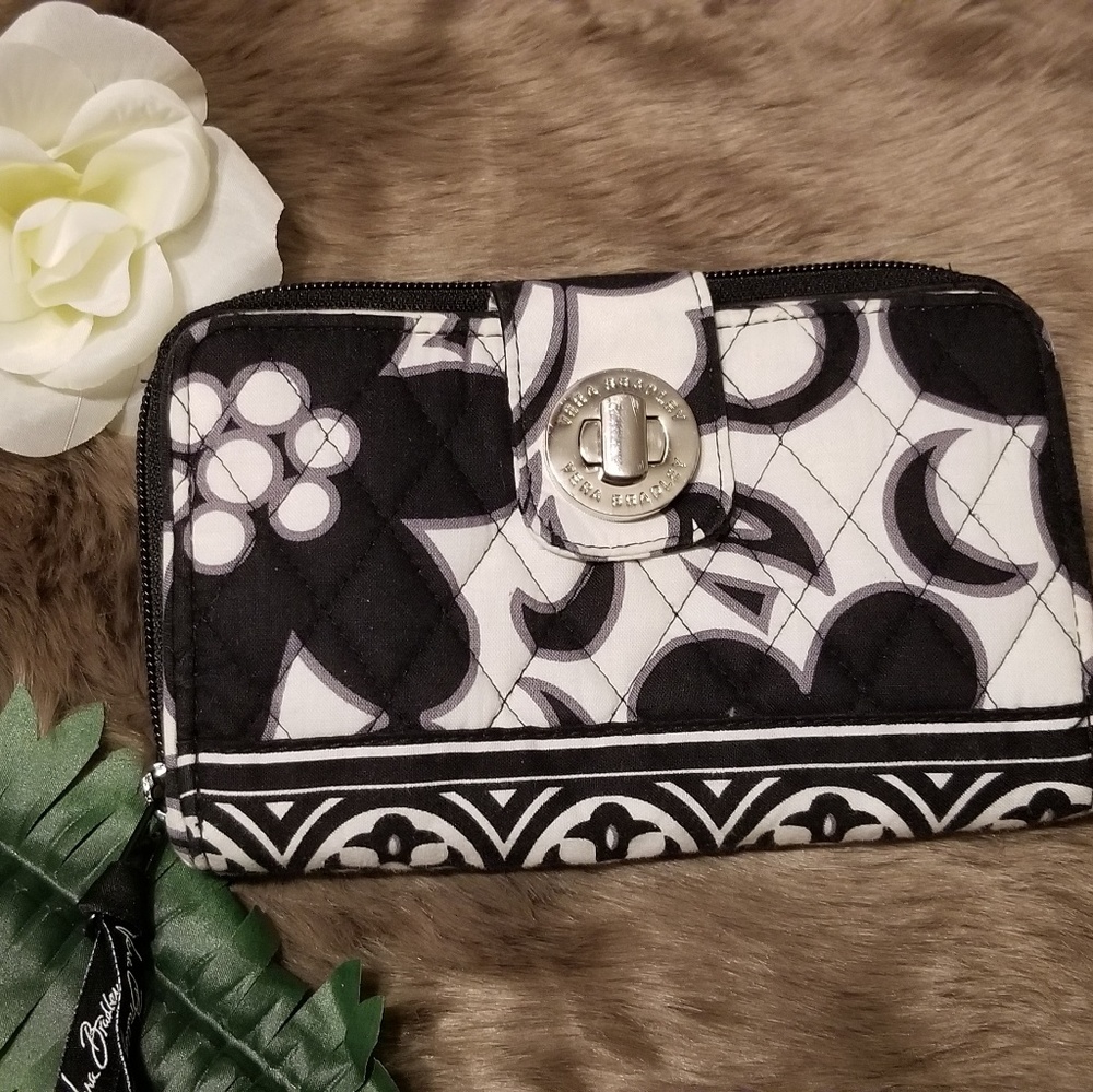 FLASH SALE!!!!!!    Large Vera Bradley wallet